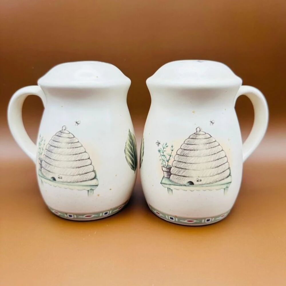 Vintage Pfaltzgraff Naturewood Stovetop Salt & Pepper Shakers Set